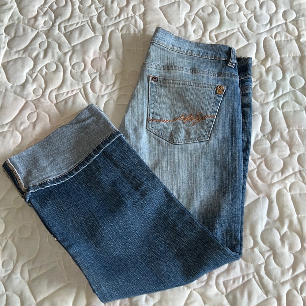 SOUTH-POLE. CUFFED JEANS. CAPRIS. 28 x 22